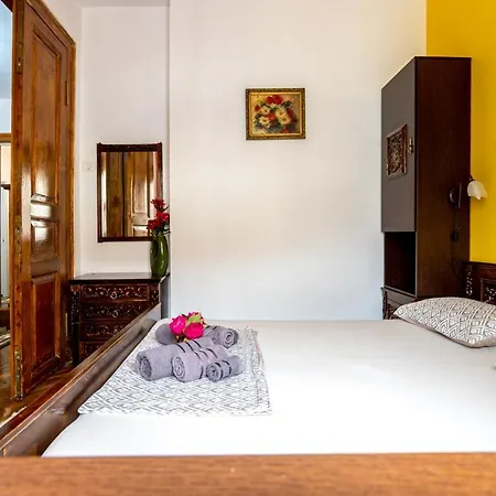 Unique Old Town 2min To And Harbour Private Entrance