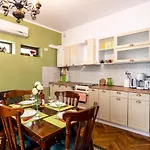 Solis M - Cosy Old Town Home With Ac Near The Beach And Harbour Private Entrance 度假居