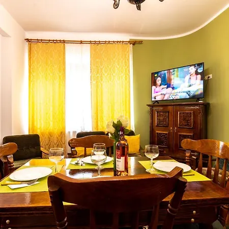 Дом отдыха Unique Old Town 2min To And Harbour Private Entrance *