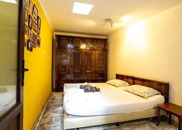 Дом отдыха Unique Old Town 2min To And Harbour Private Entrance